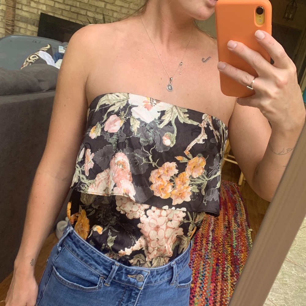 2/$25 WAYF silk floral top
